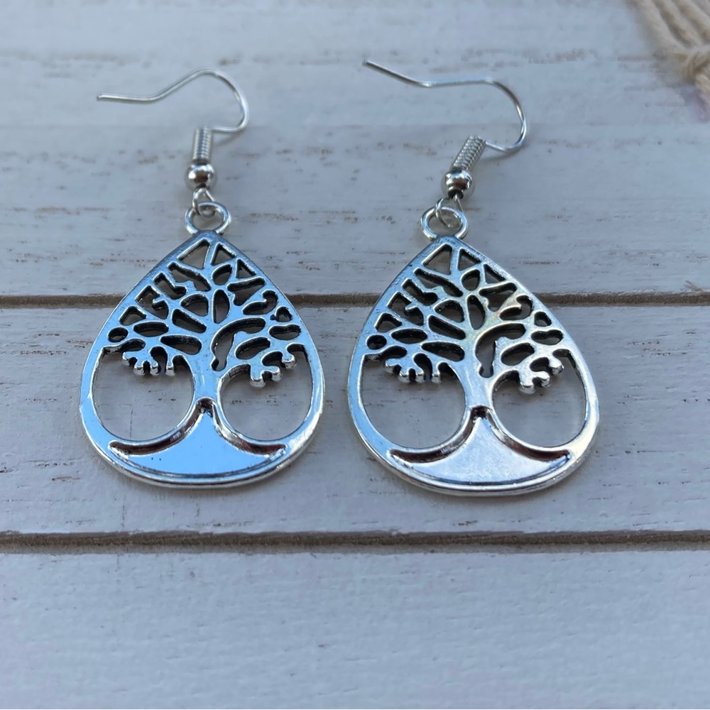 Tree decor water drop Errings ✨